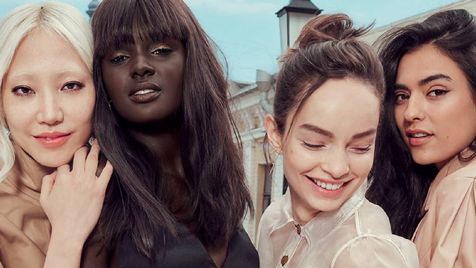 L‘Oréal-Models, die in die Kamera lächeln