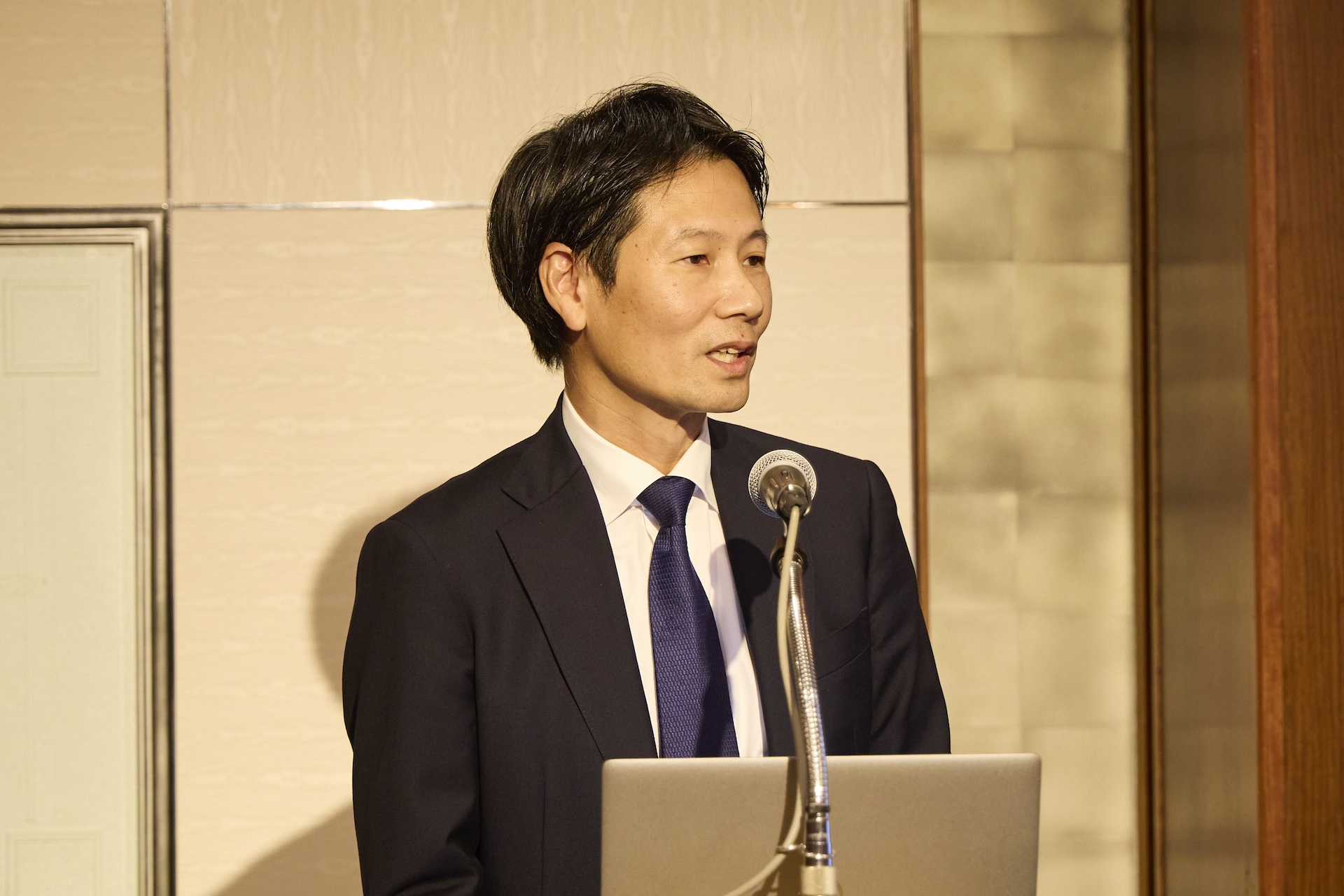 Roundtable Speaker
