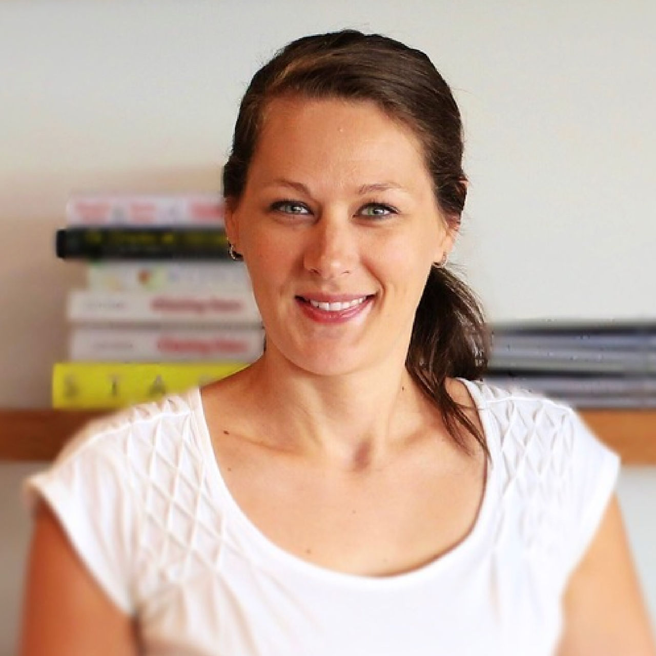 Elizabeth Schera Headshot