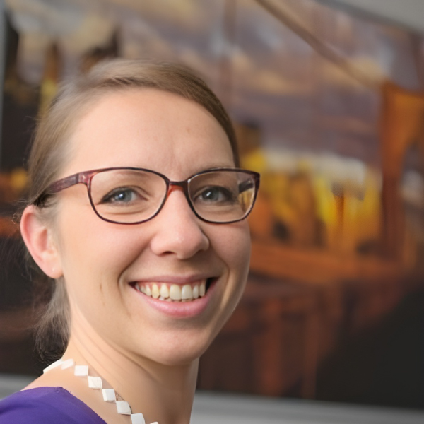 Inga Tkachova Headshot