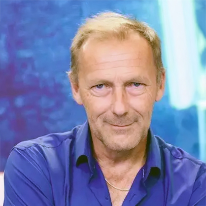 Iver van de Zand Headshot